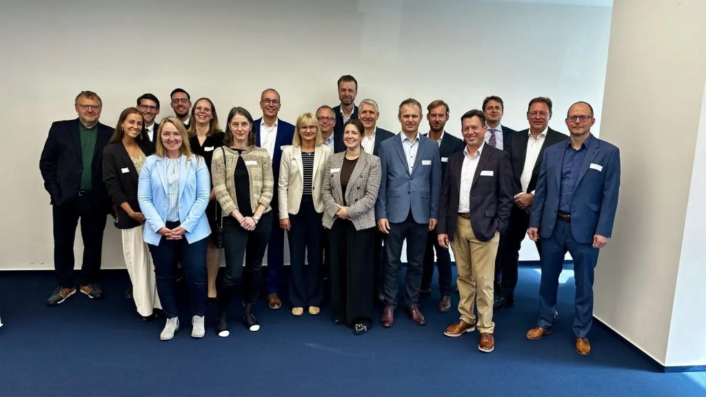 Fotografía de grupo de los participantes en el Bielefelder Forum 2026, encuentro sobre fiscalidad internacional organizado por HLB Stückmann en Alemania.